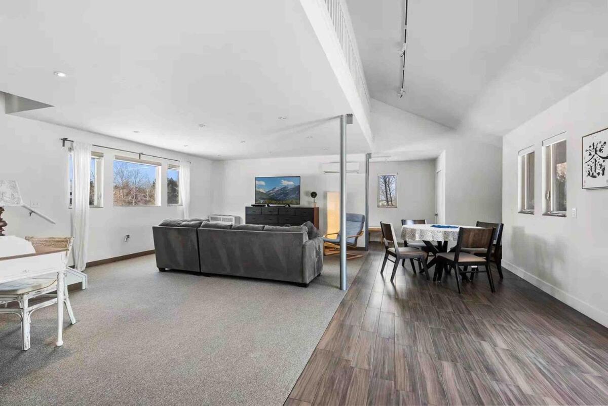 New! Cozy north Boulder guesthouse! - Housity