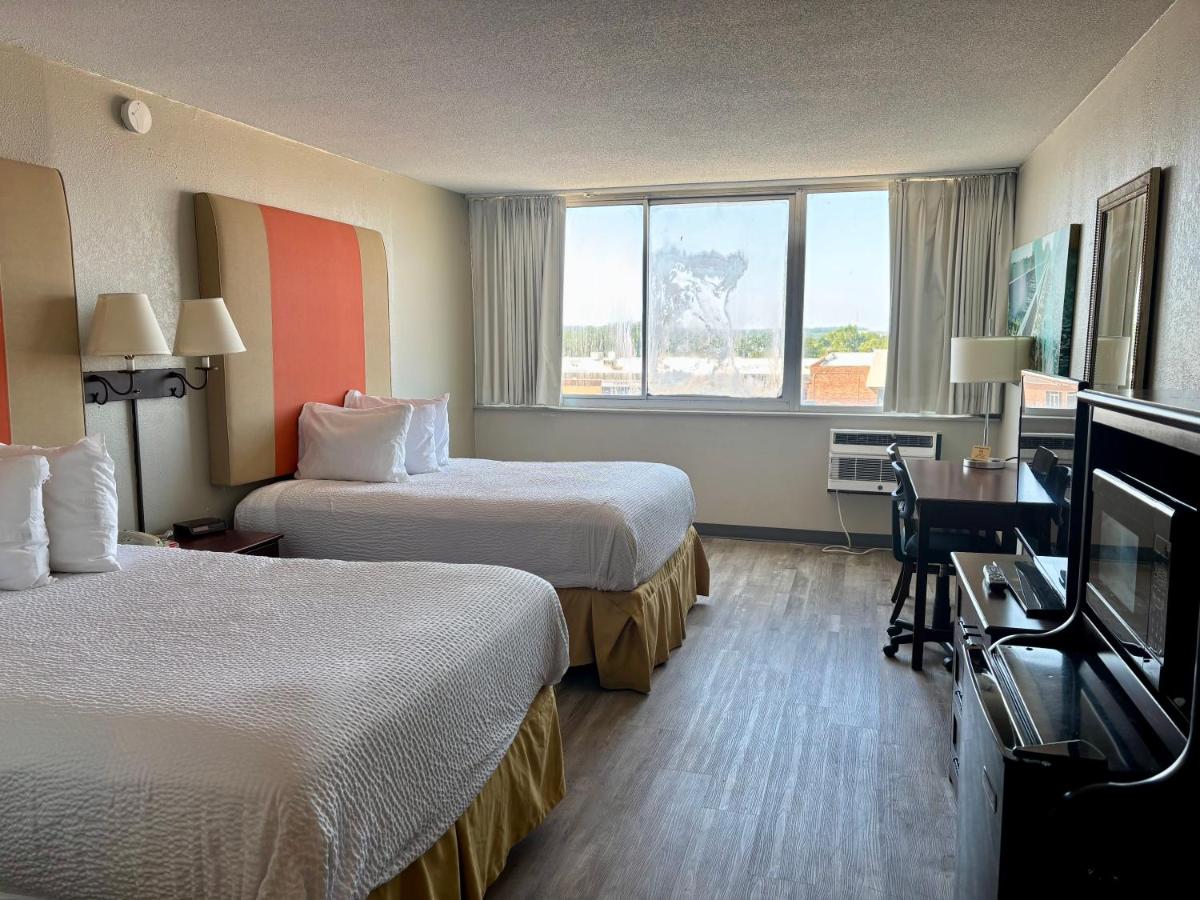Baymont by Wyndham Keokuk - Housity