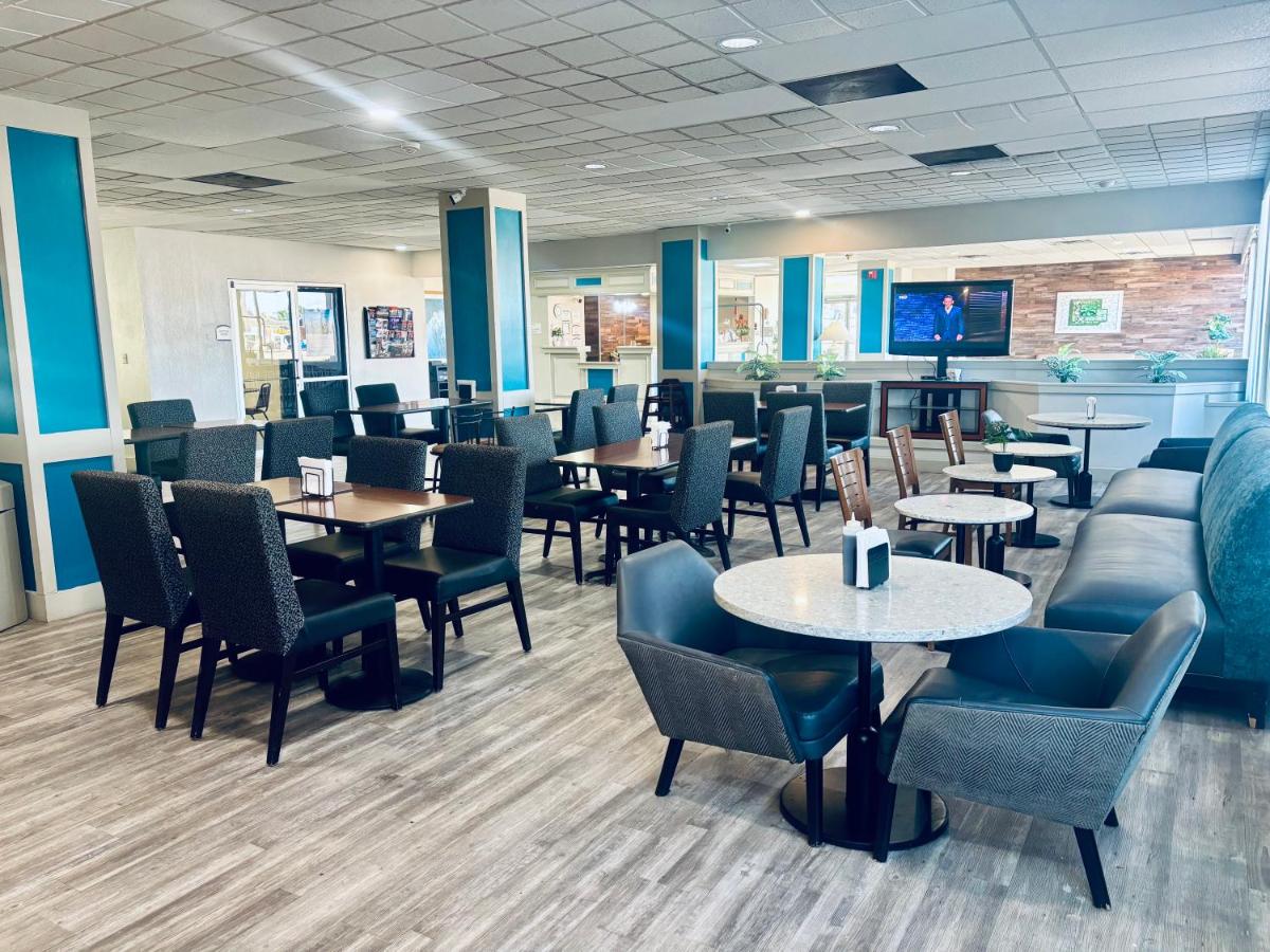 Baymont by Wyndham Keokuk - Housity