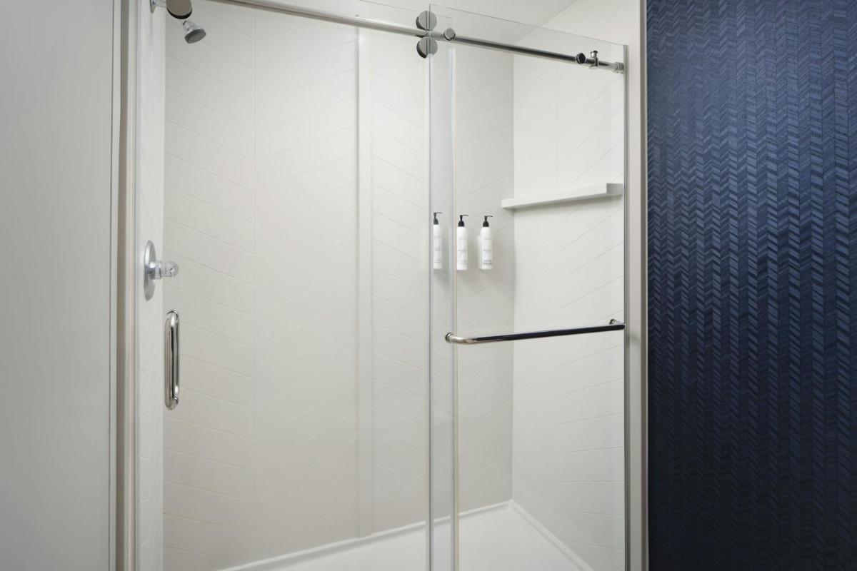 Fairfield Inn Suites Brunswick - Housity