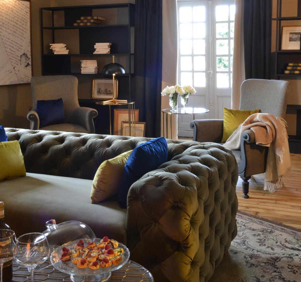 Coin salon dans l'établissement Le Général d'Elbée Hotel & Spa - Teritoria
