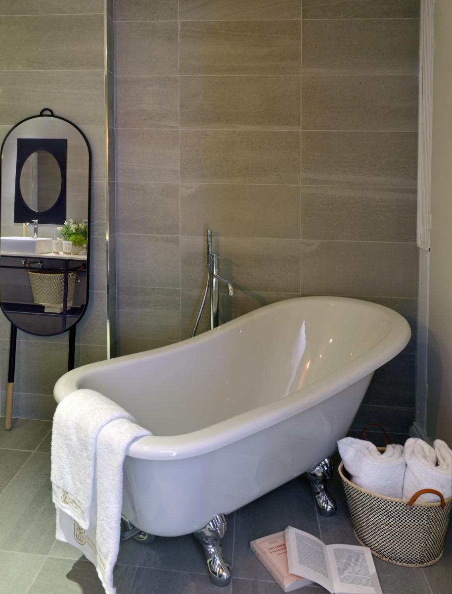 Salle de bains dans l'établissement Le Général d'Elbée Hotel & Spa - Teritoria