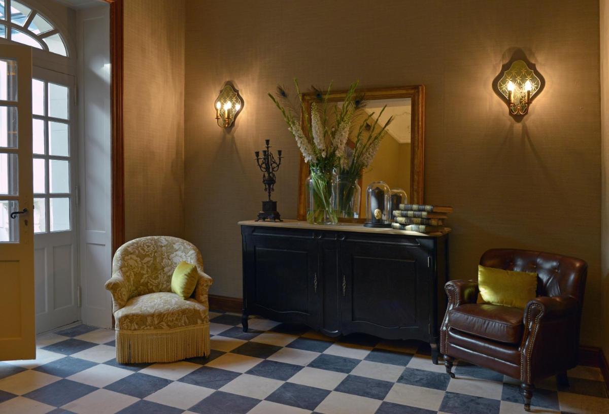 Coin salon dans l'établissement Le Général d'Elbée Hotel & Spa - Teritoria