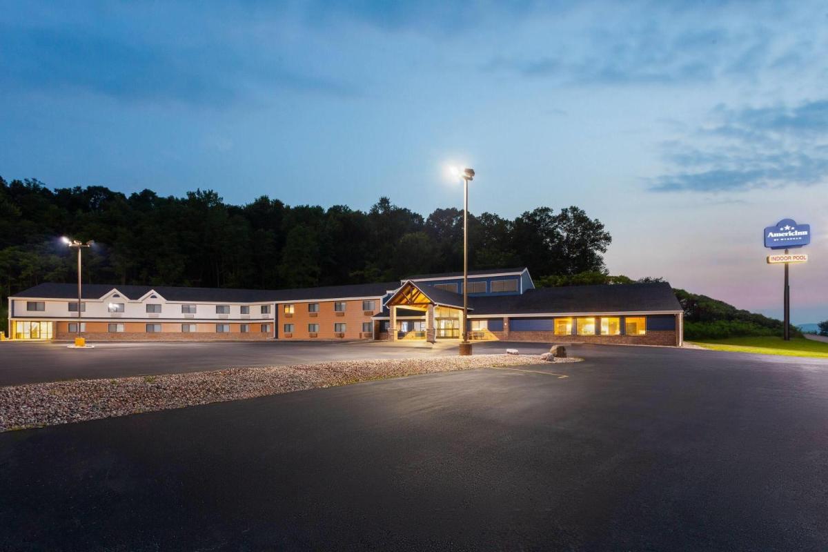 AmericInn by Wyndham West Salem - Housity