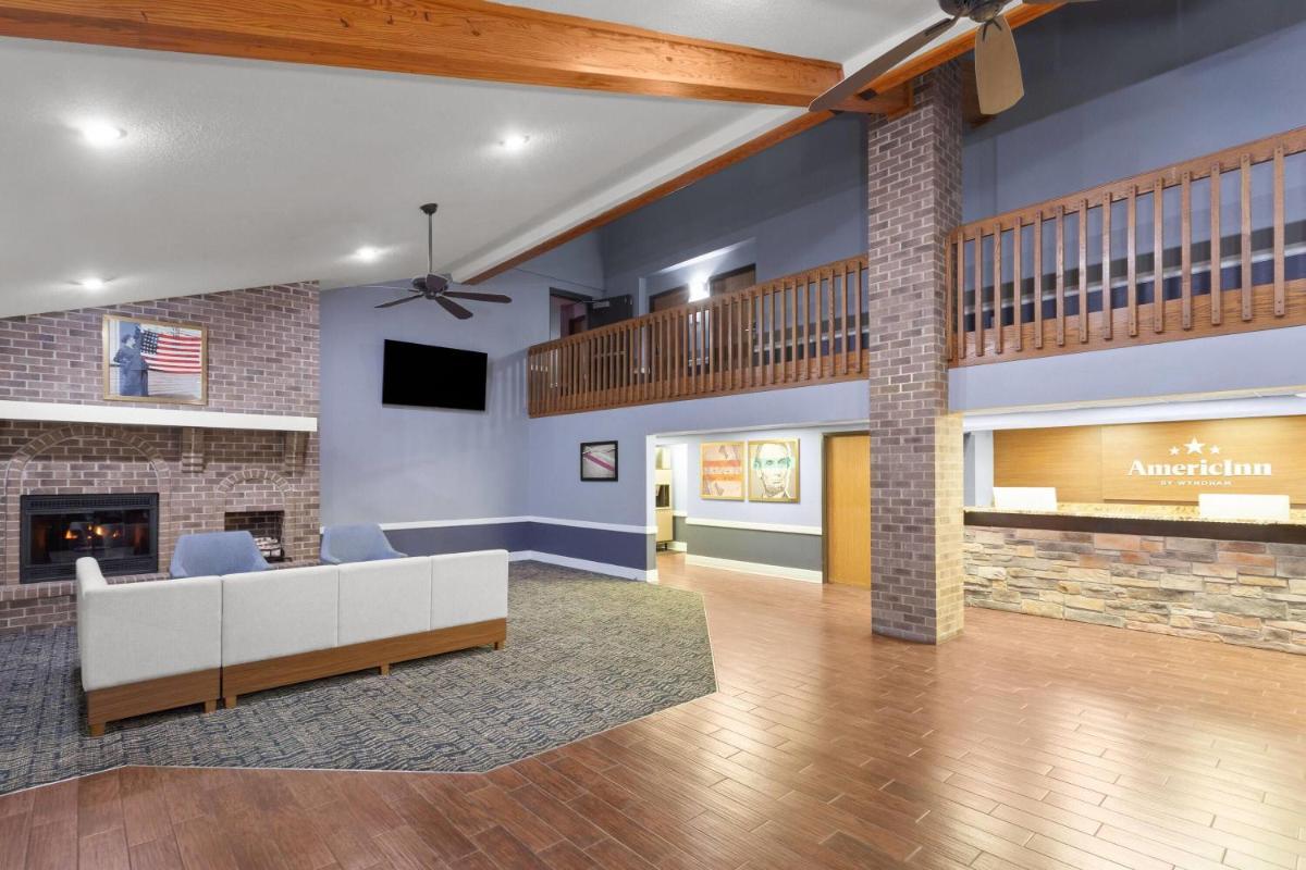 AmericInn by Wyndham West Salem - Housity