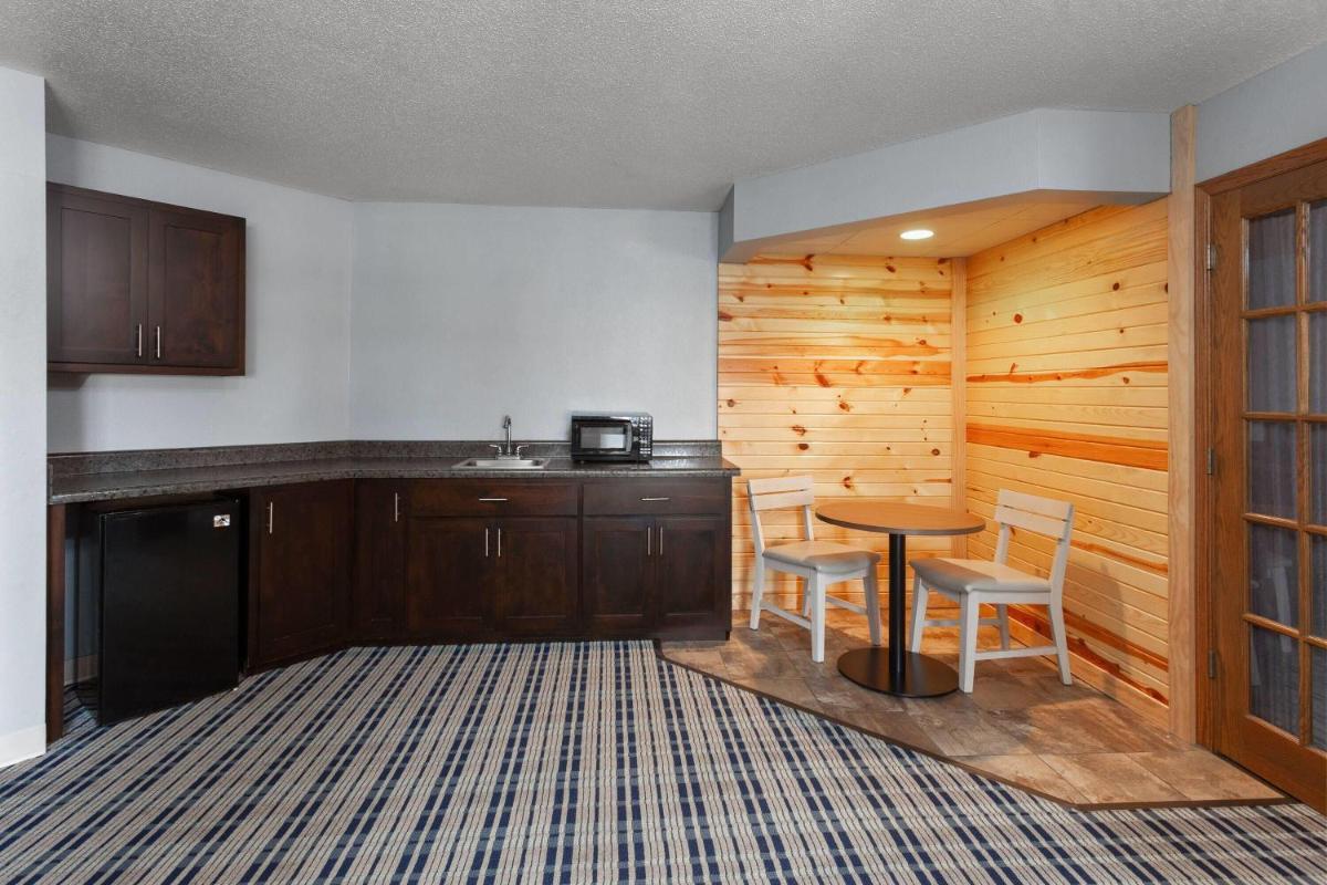 AmericInn by Wyndham West Salem - Housity