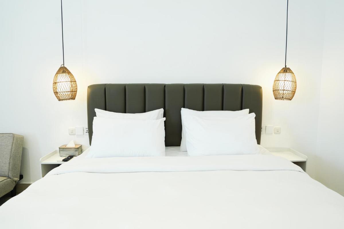 Dip & Doze Living - Housity