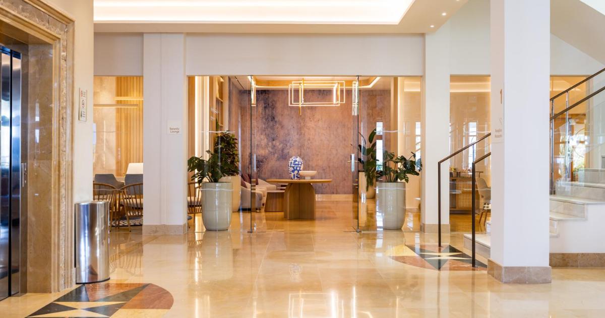 El vestíbulo o zona de recepción de Hipotels Barrosa Palace & Spa
