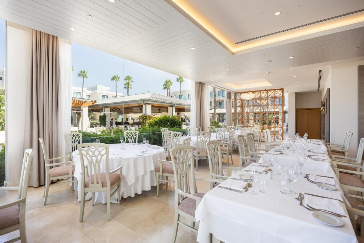 Un restaurante o sitio para comer en Hipotels Barrosa Park