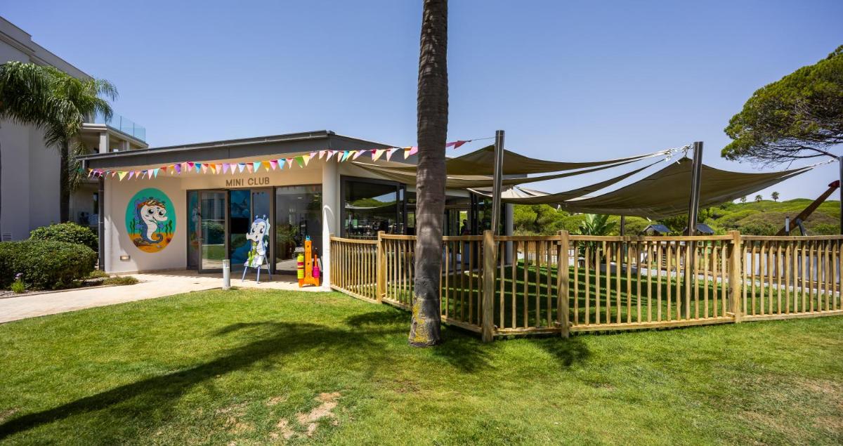 Jardín al aire libre en Hipotels Barrosa Park