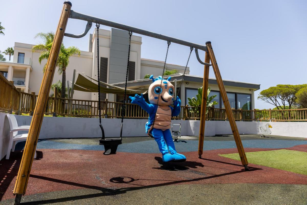 Zona de juegos infantil en Hipotels Barrosa Park