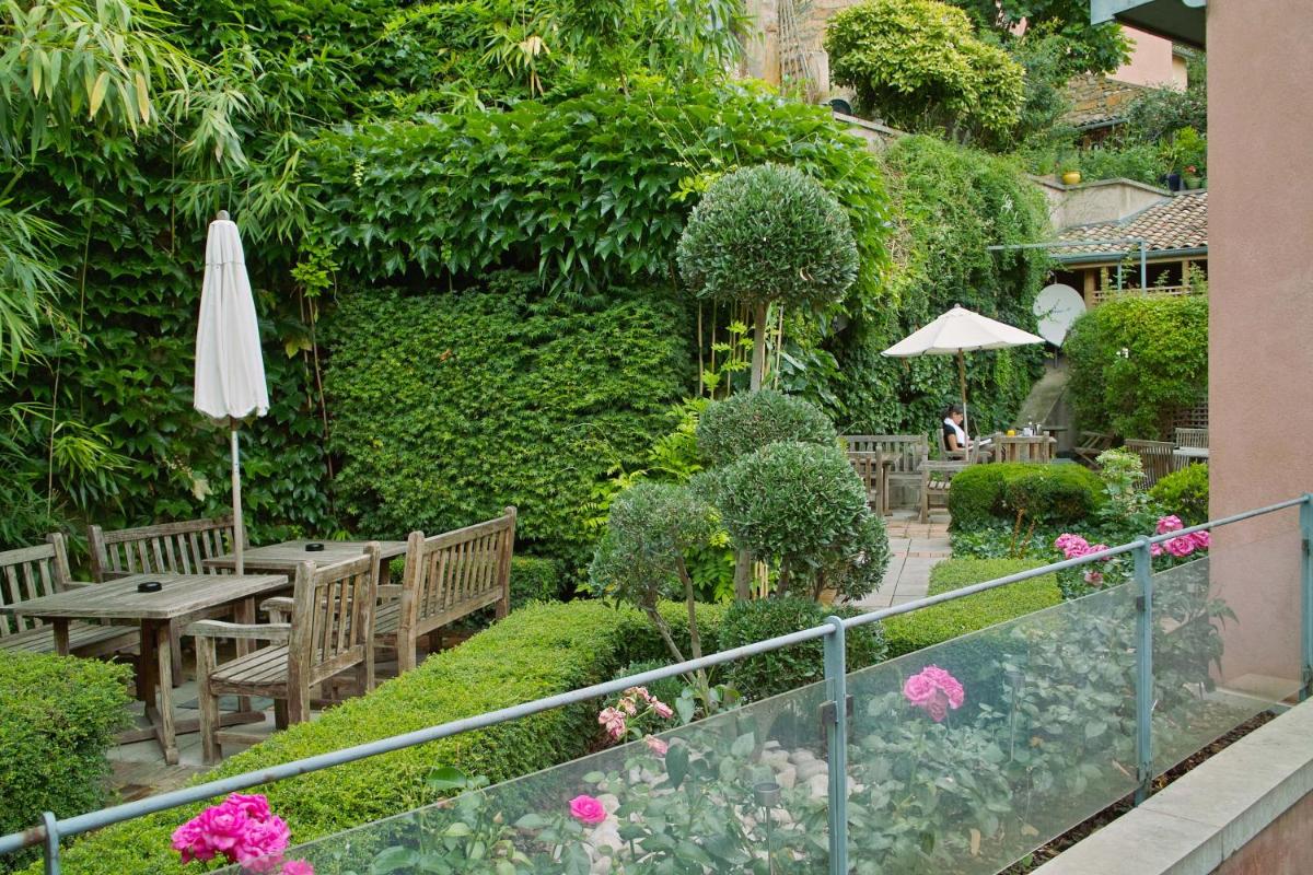 Jardin de l'établissement Cour des Loges Lyon, A Radisson Collection Hotel