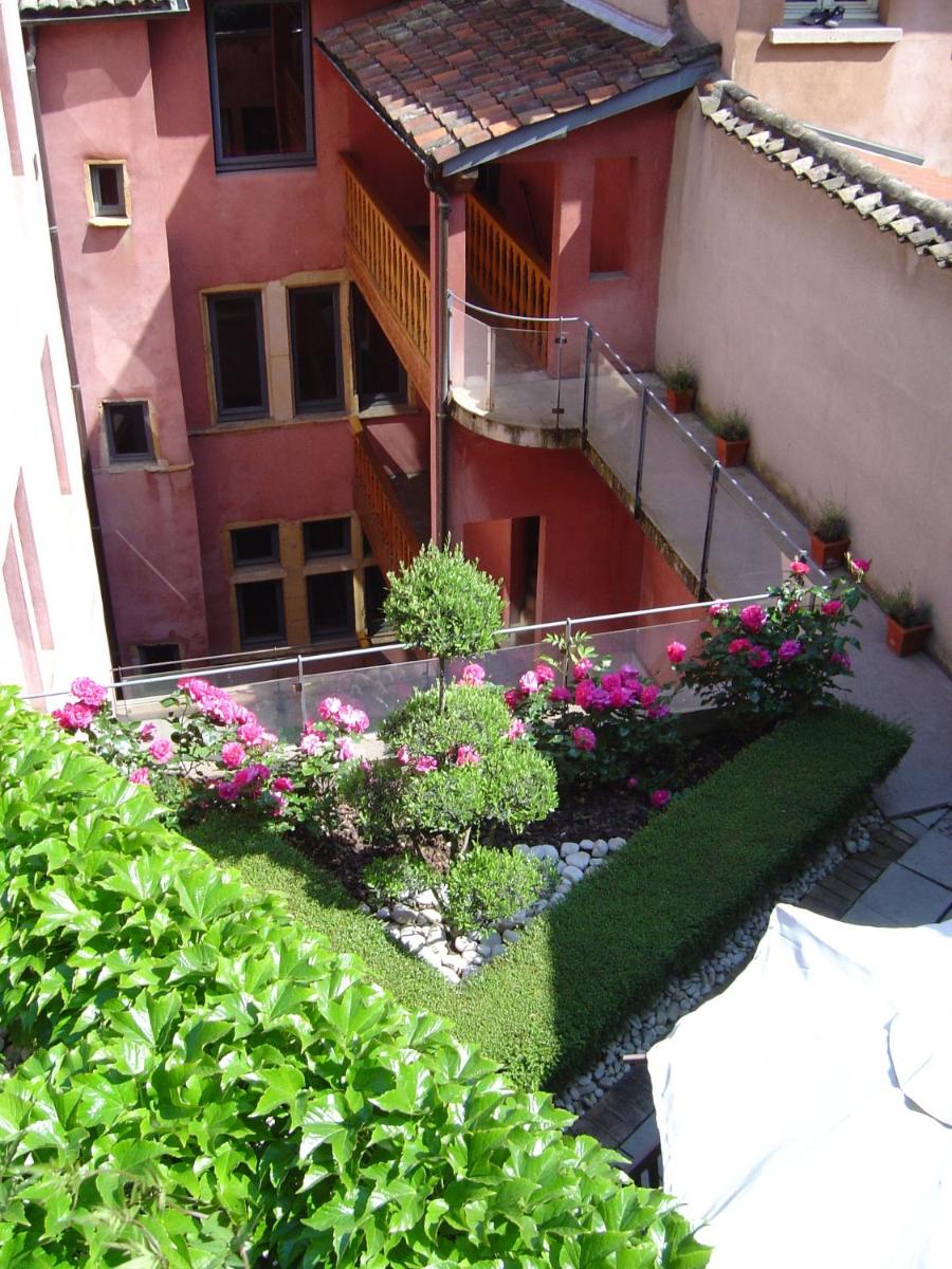 Jardin de l'établissement Cour des Loges Lyon, A Radisson Collection Hotel