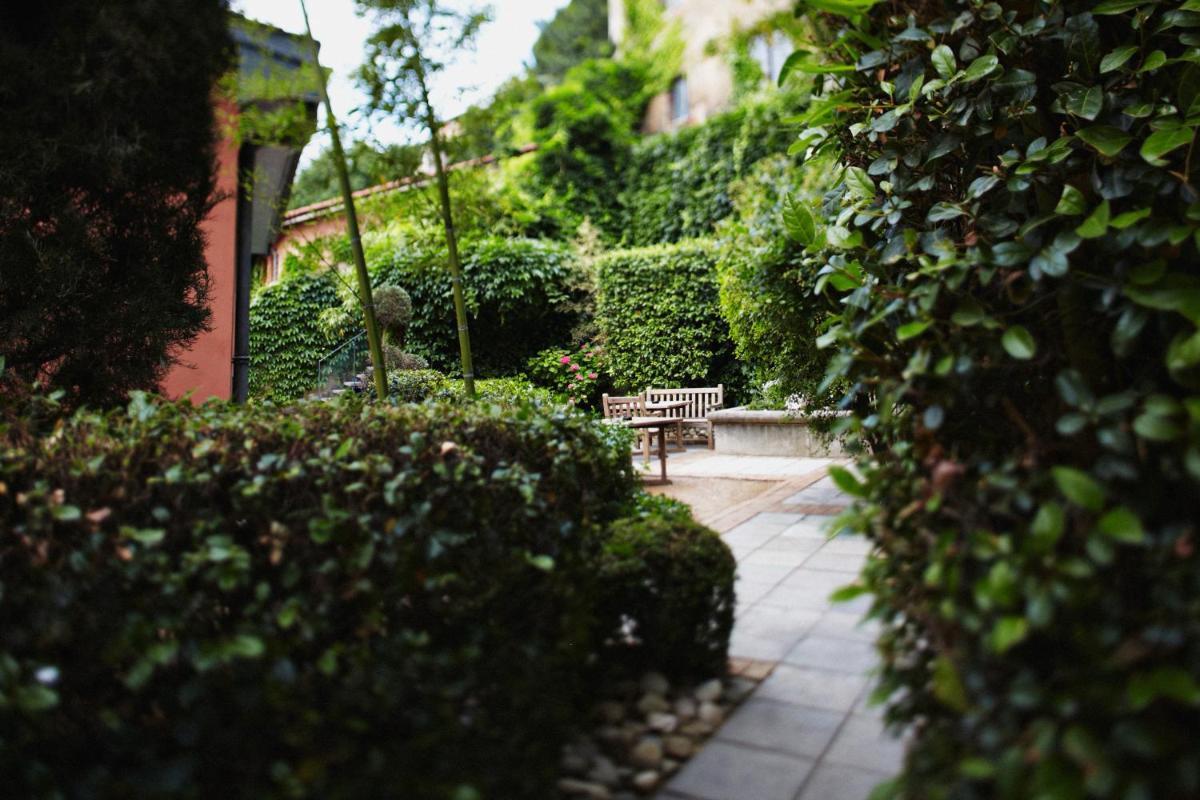 Jardin de l'établissement Cour des Loges Lyon, A Radisson Collection Hotel