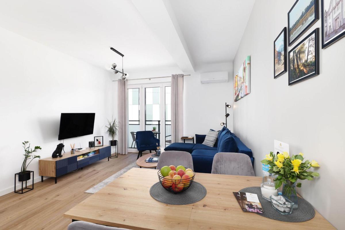Apartament Wesoła by Stay&Rest - nowoczesność w centrum z balkonem - Housity