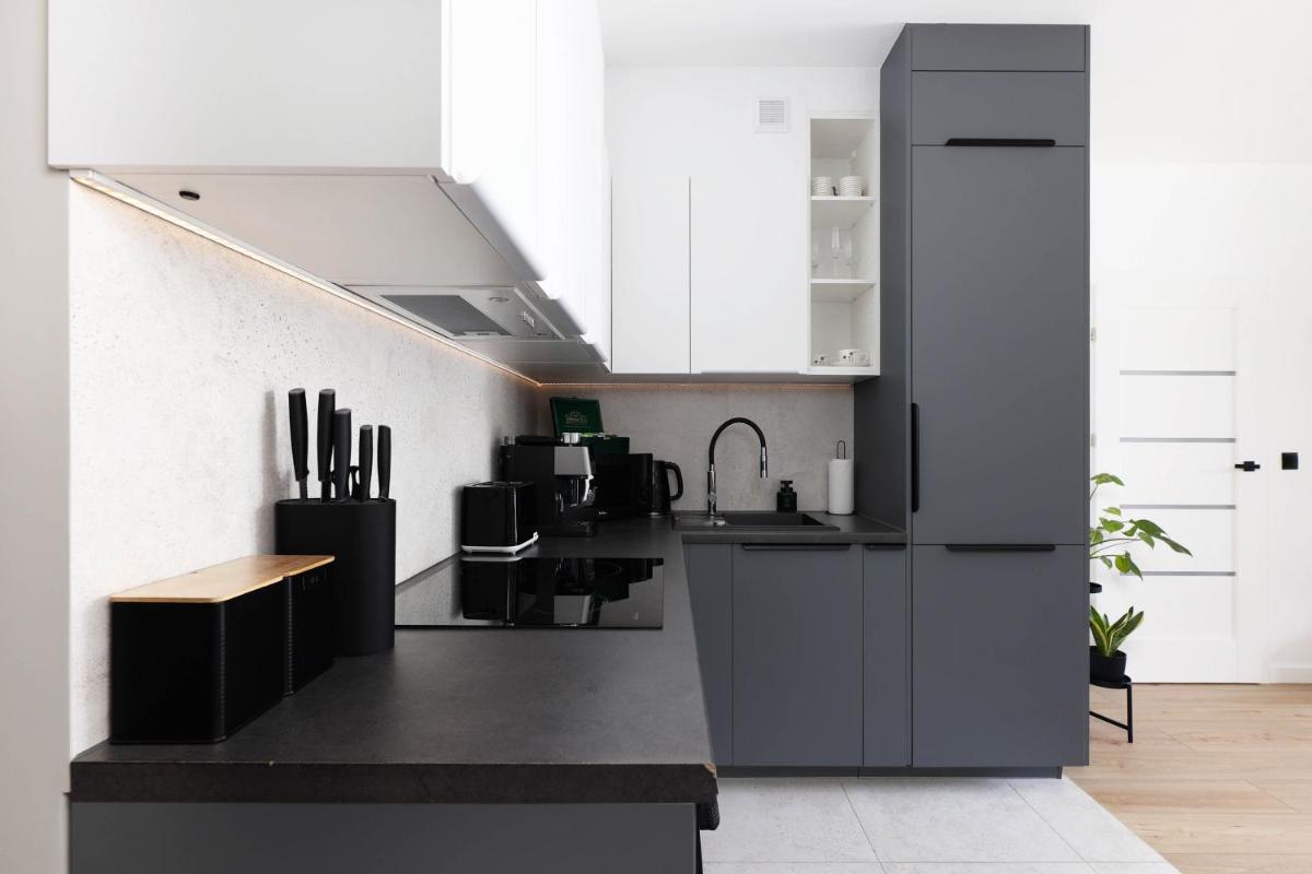 Apartament Wesoła by Stay&Rest - nowoczesność w centrum z balkonem - Housity