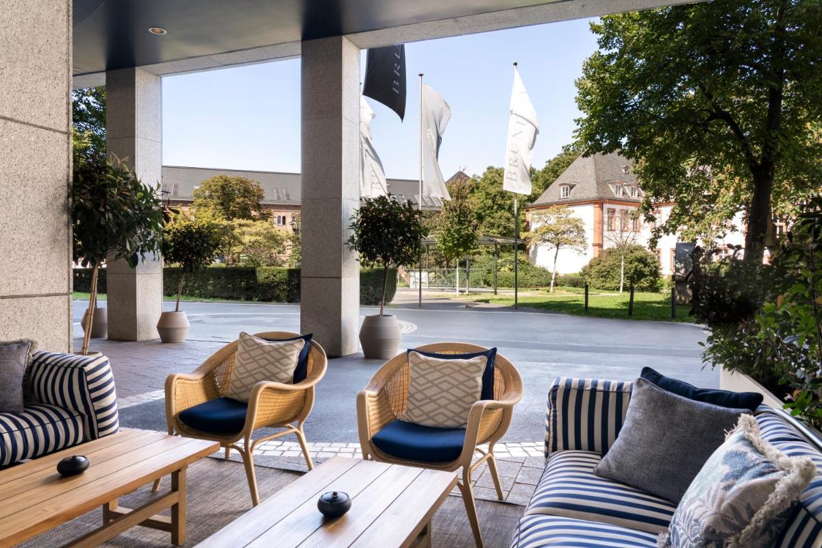 Ein Sitzbereich in der Unterkunft Brunfels Hotel, in the Unbound Collection by Hyatt