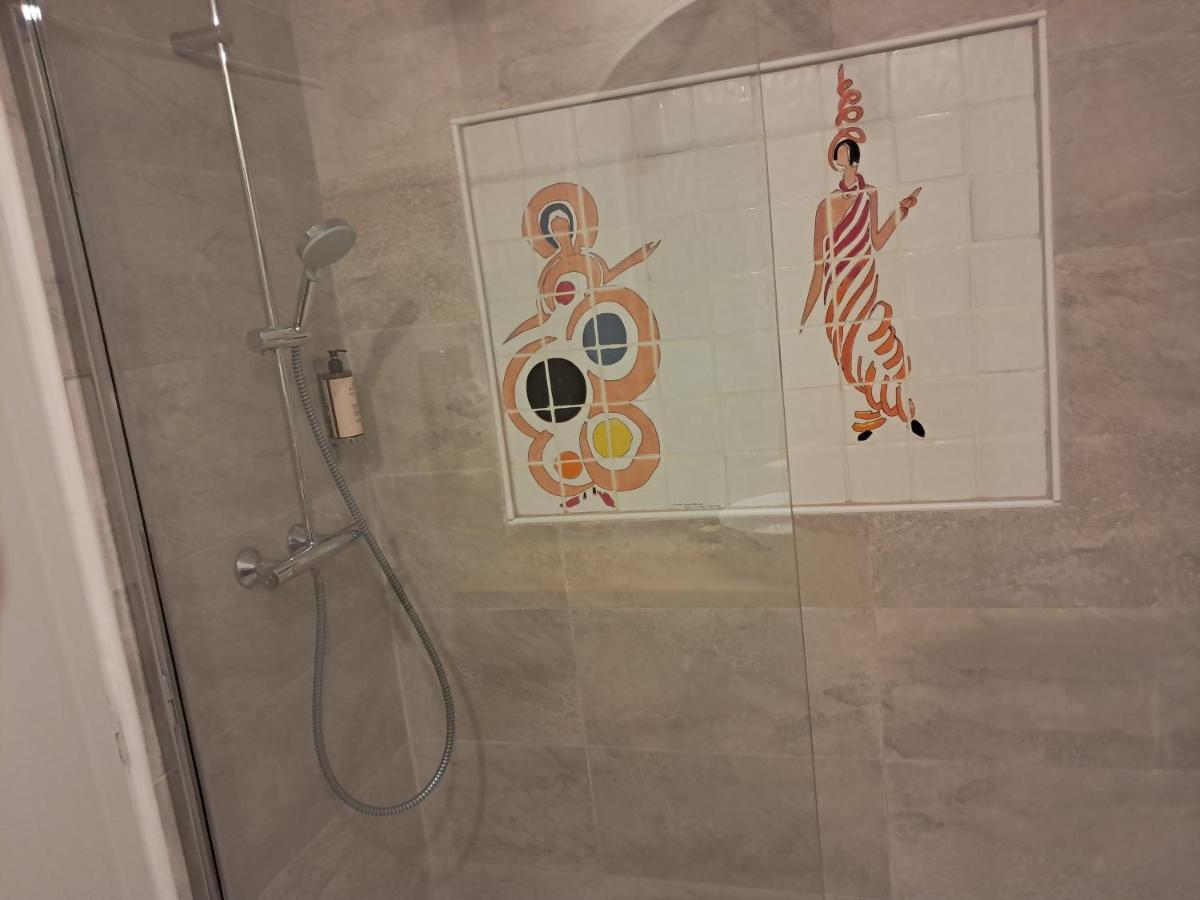 Salle de bains dans l'établissement Le Relais Des Trois Mas