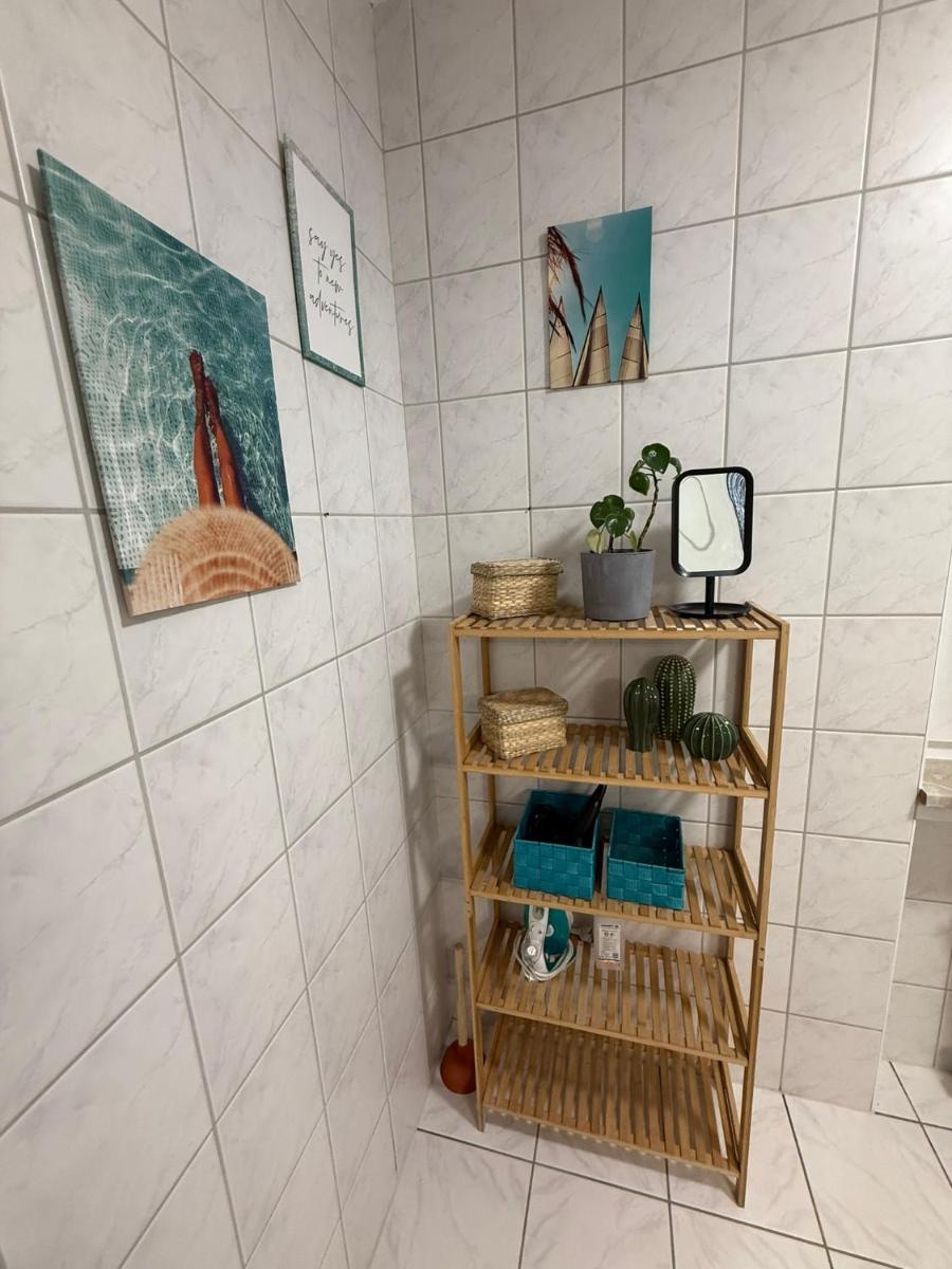 Immo-Vision - Tropical Design Apartment, Zentral, Parkplatz, Küche, Wlan - Housity