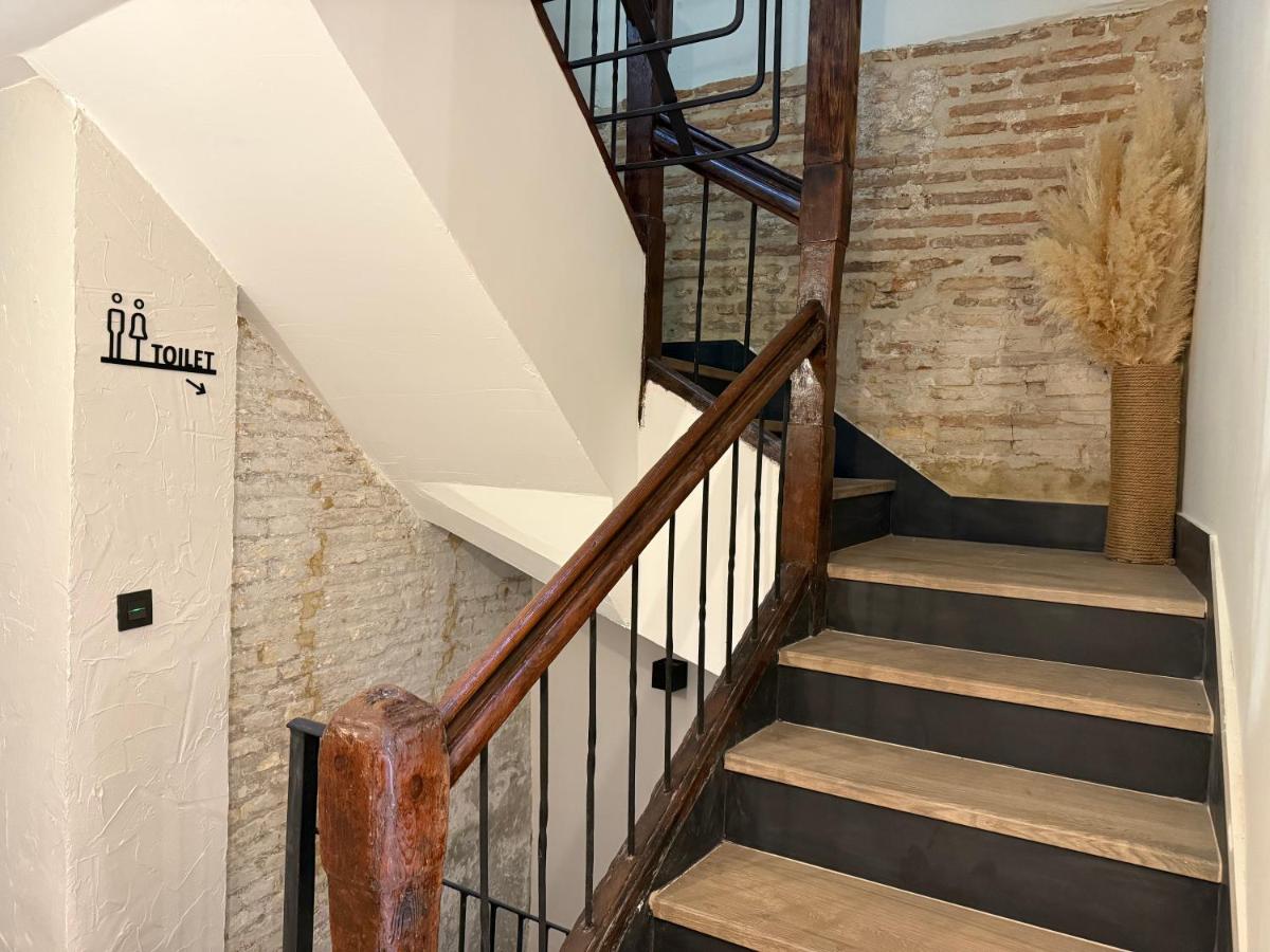Le Petit Hostel - Housity
