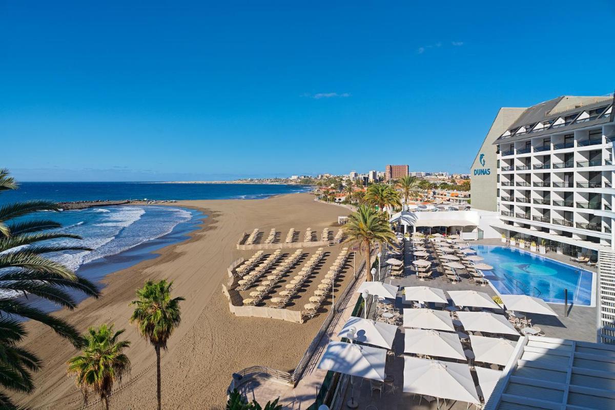 una vista aérea de un hotel y la playa en Don Gregory by Dunas - Adults Only, en San Agustín