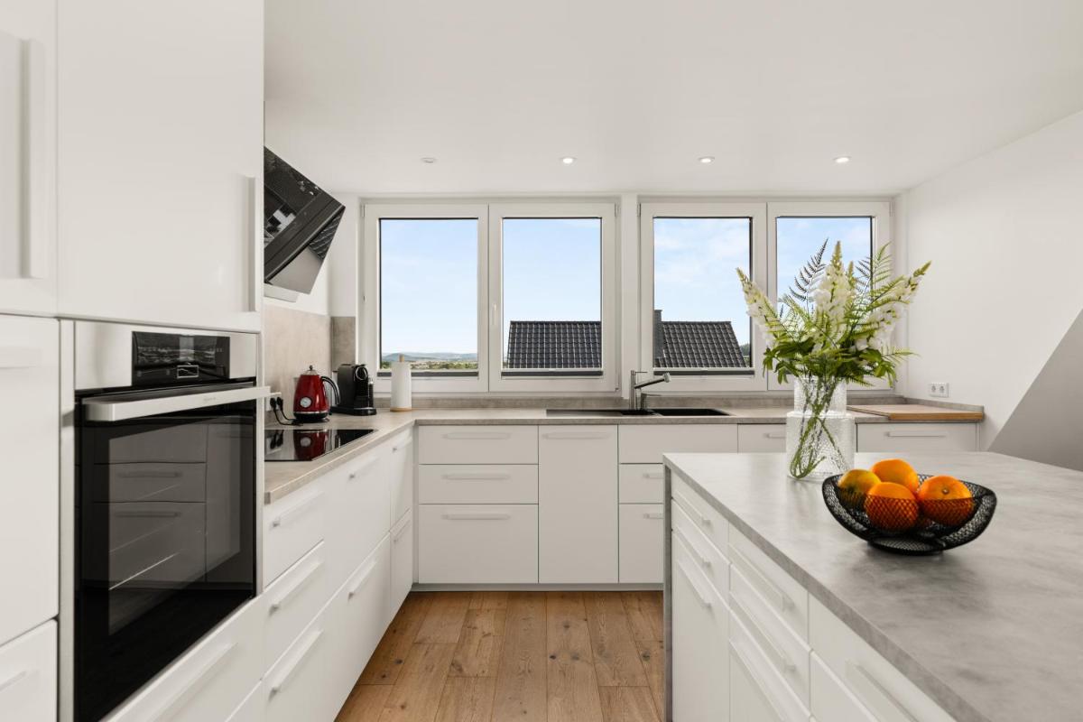 FeelGood 212 qm Ferienhaus mit 2 Apartments - Garten, Grill & Sauna! - Housity