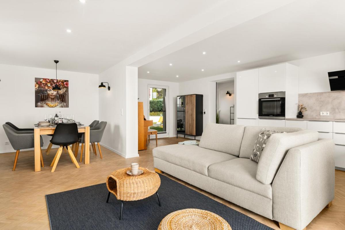 FeelGood 212 qm Ferienhaus mit 2 Apartments - Garten, Grill & Sauna! - Housity