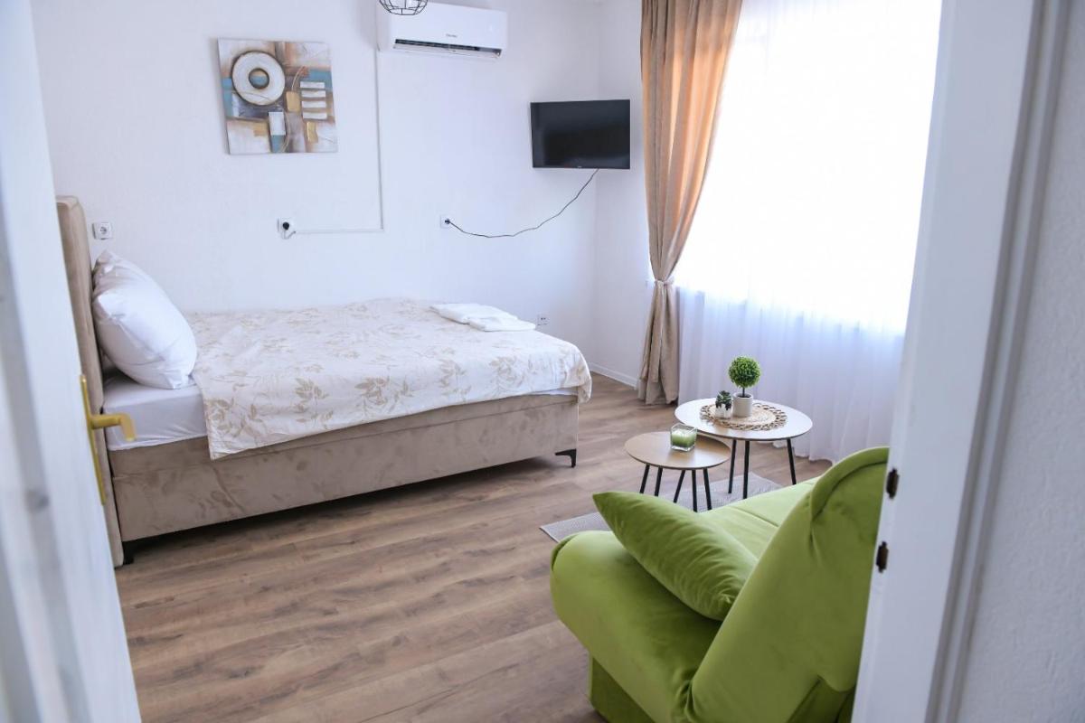 Stan na dan-Studio 10 centar Gradiška - Housity