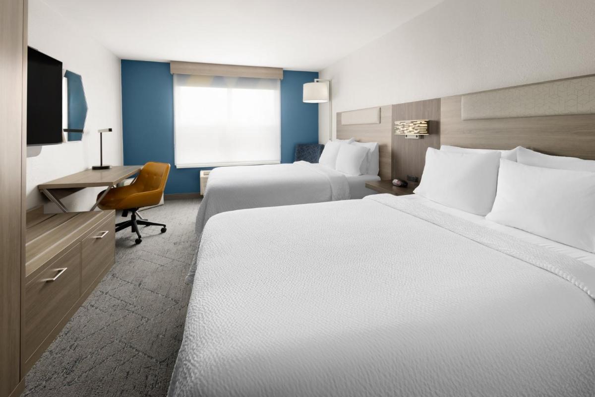 Holiday Inn Express & Suites Wyomissing, an IHG Hotel - Housity