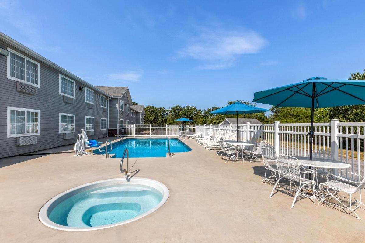 Days Inn by Wyndham Mountain Home - Housity