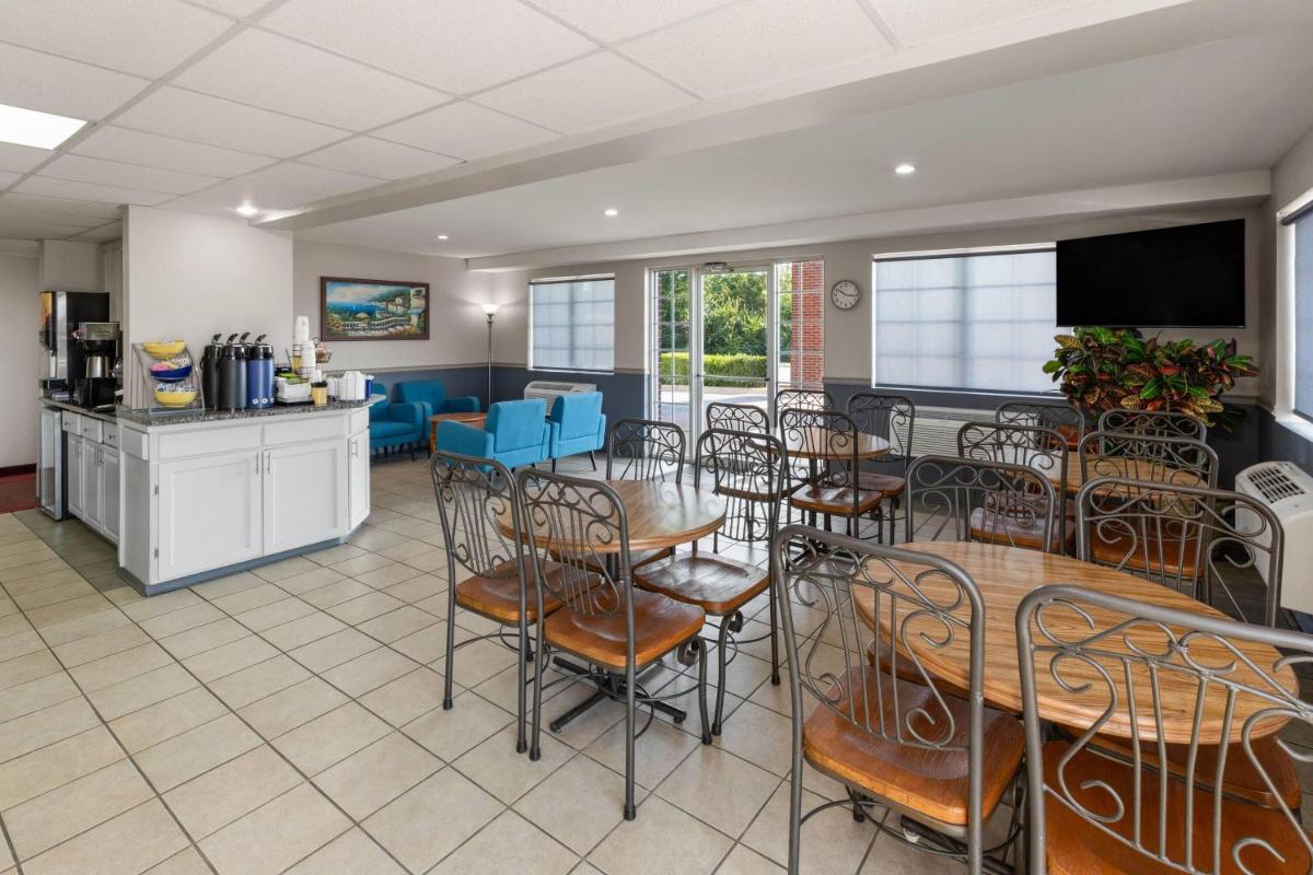 Days Inn by Wyndham Mountain Home - Housity