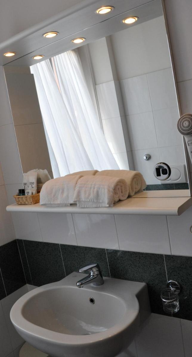 Albergo Della Corona - Housity