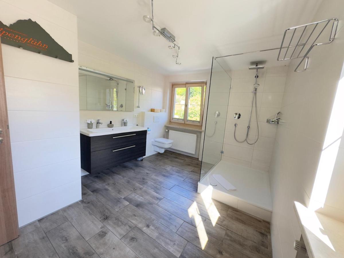 Ein Badezimmer in der Unterkunft Alpenglühn Apartments - Adult Only