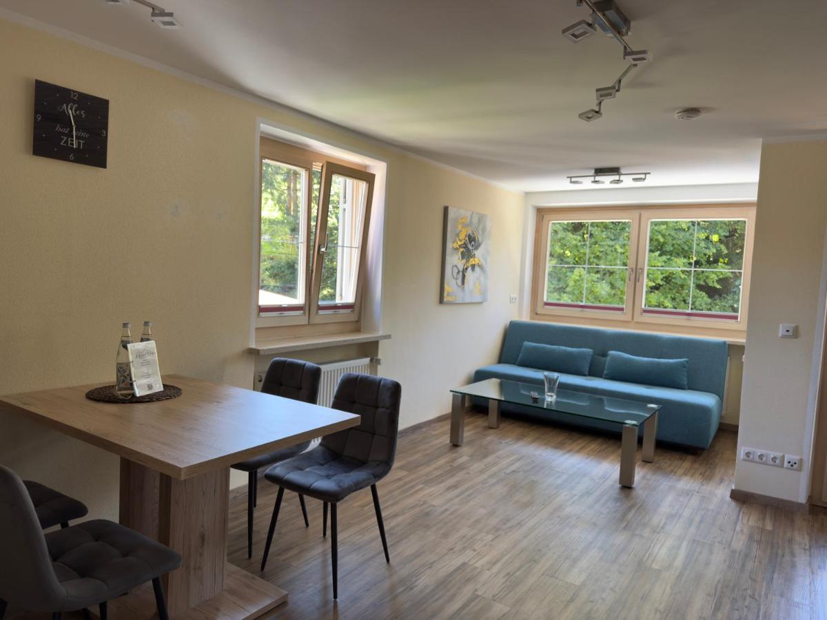 Ein Sitzbereich in der Unterkunft Alpenglühn Apartments - Adult Only