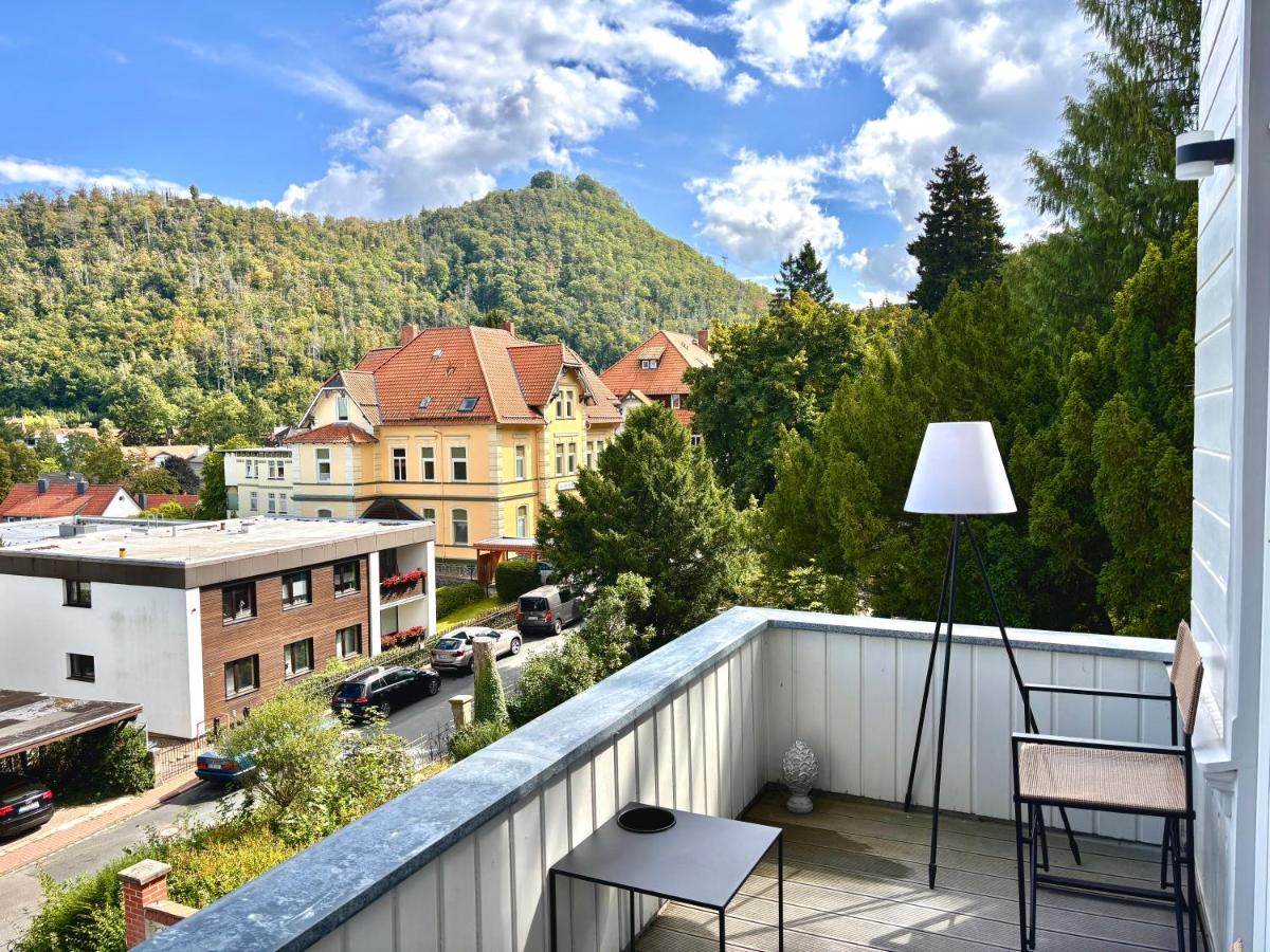 HyggeLiving - NEU - LUXUS - Villa - Bergblick - 3 Balkone - Parken - 100qm - Housity