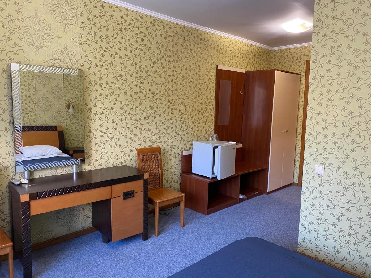 Hotel Prydesnyansky - Housity
