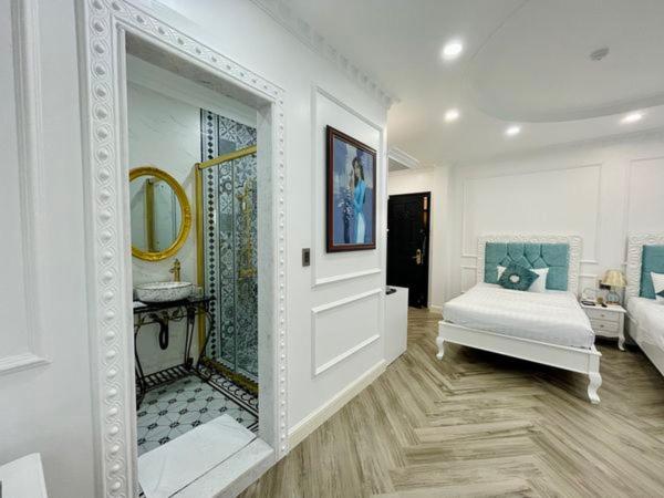 Paris Hotel & Cafe - Housity