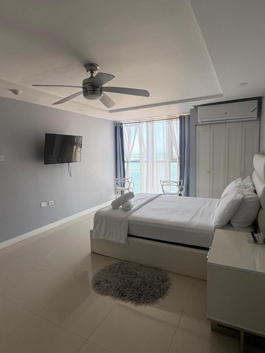 Large Luxurious Beach Front 1 Bedroom at Bayfront Villa - Housity