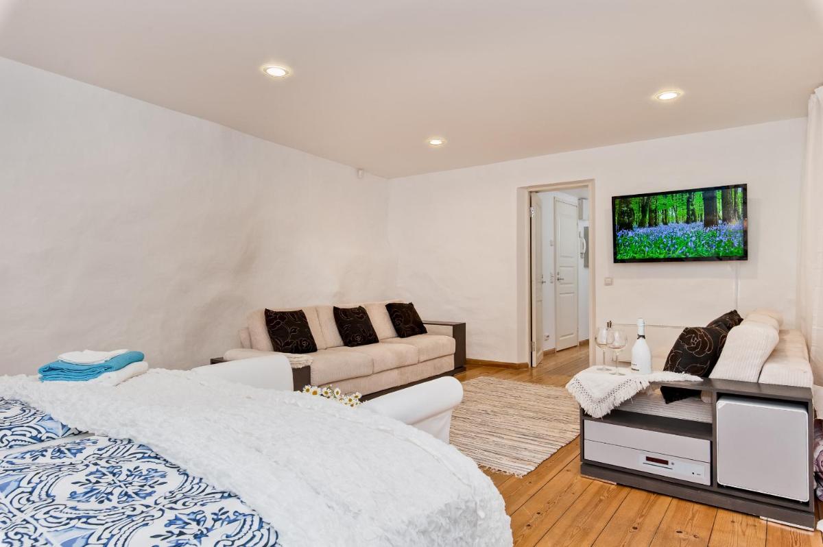 Old Town Central Apartment - Housity