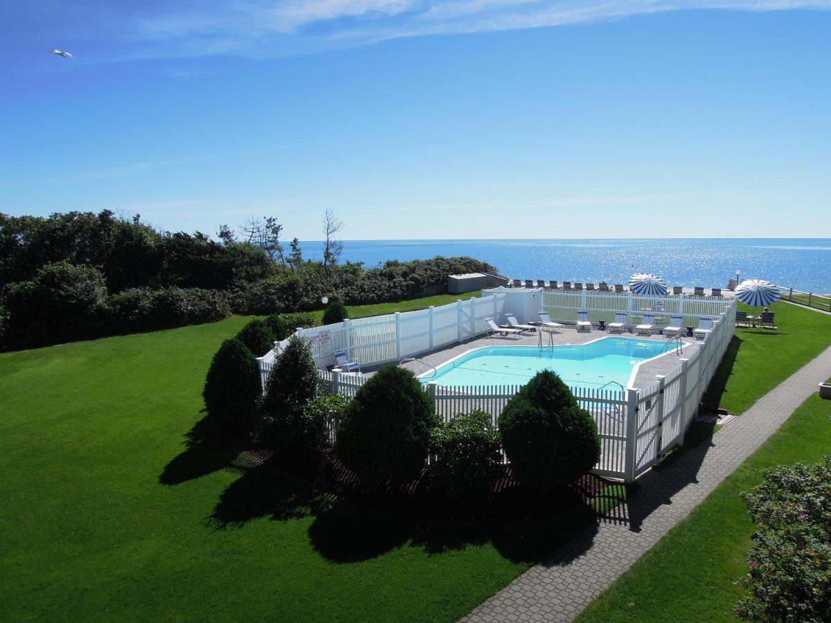 Surfcomber On The Ocean - Housity
