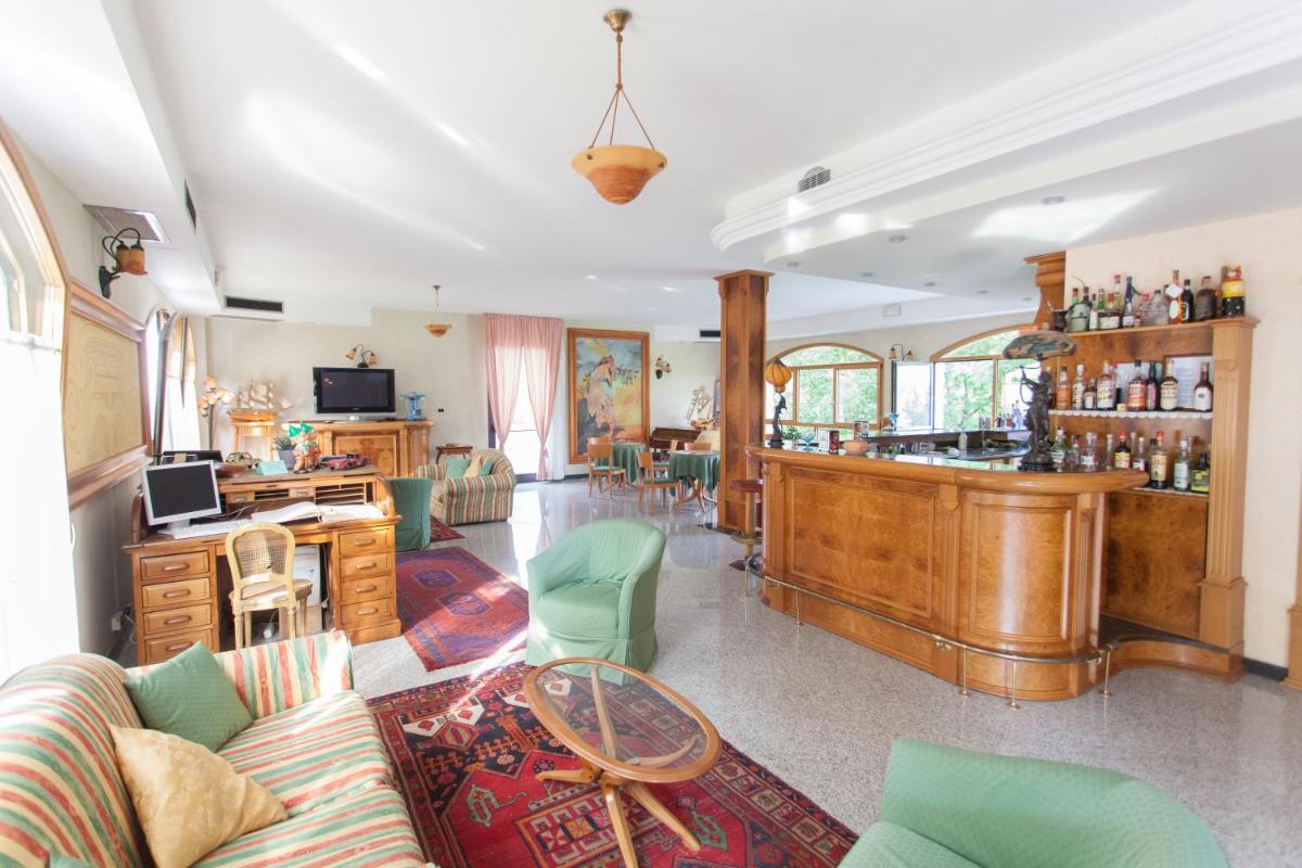 Hotel Sporting - Housity