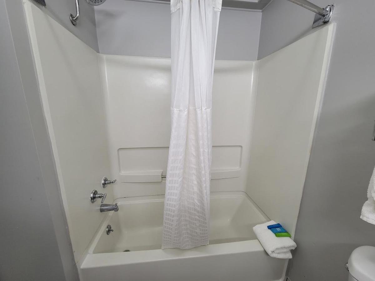 Greenfield Inn & Suites Elizabethtown, KY I65 Exit 94 - Housity