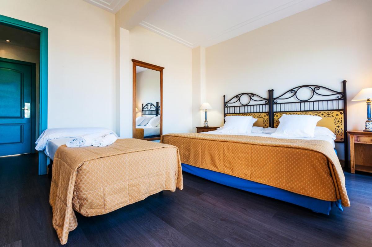 Cama o camas de una habitación en Hotel Alicante Golf