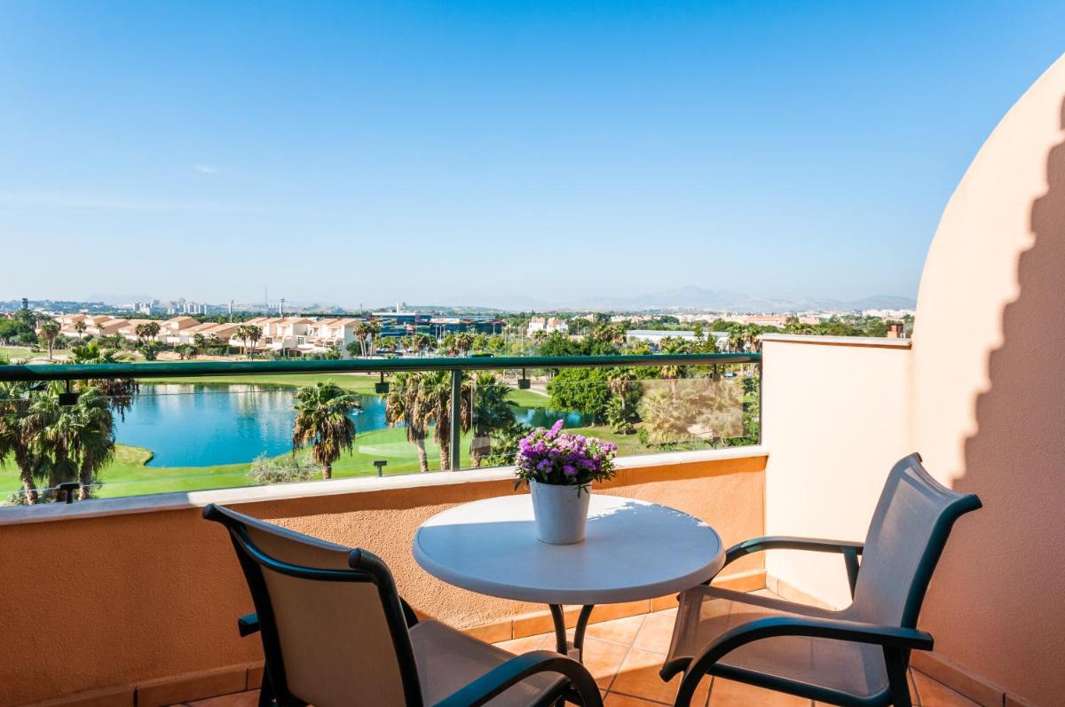 Un balcón o terraza de Hotel Alicante Golf