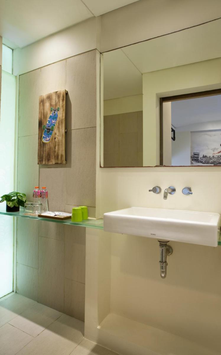 Grandmas Plus Hotel Seminyak - Housity
