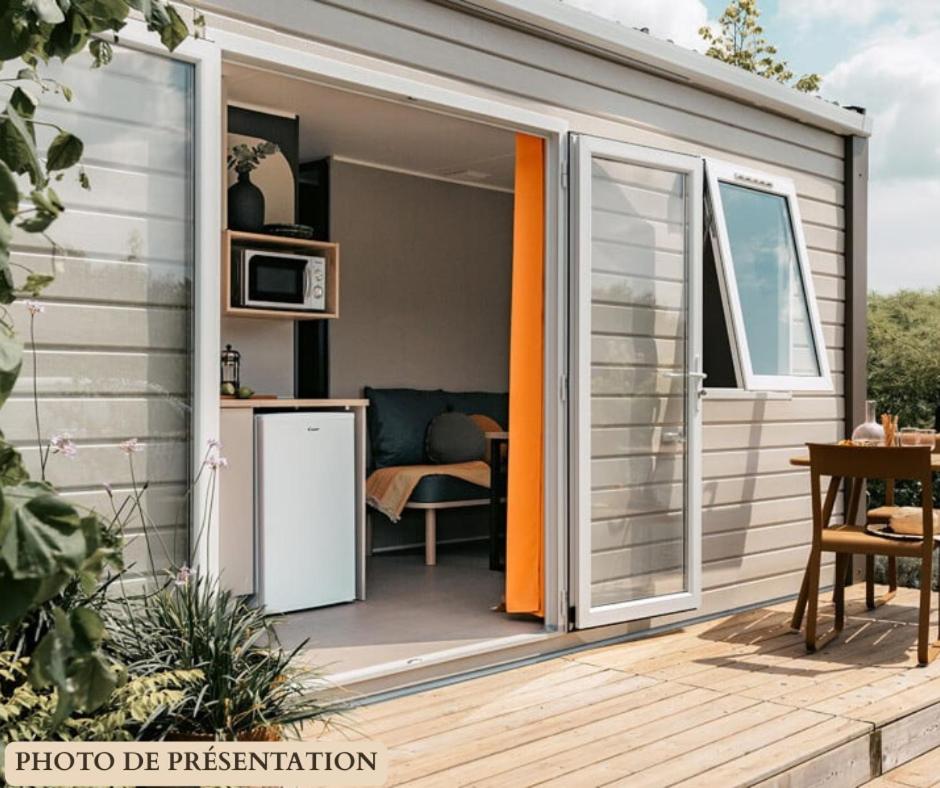 Cuisine ou kitchenette dans l'établissement Camping La Pinède