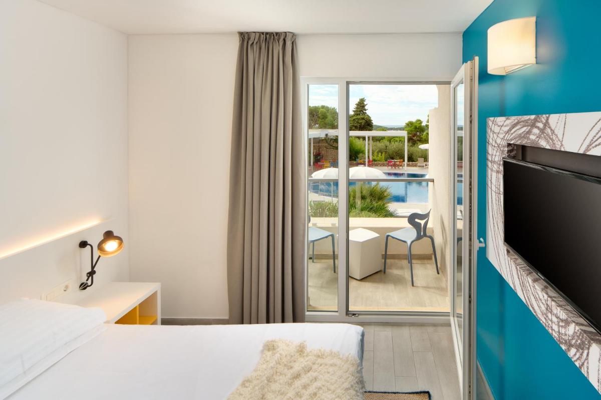 Pharos Hvar Bayhill Hotel - Housity
