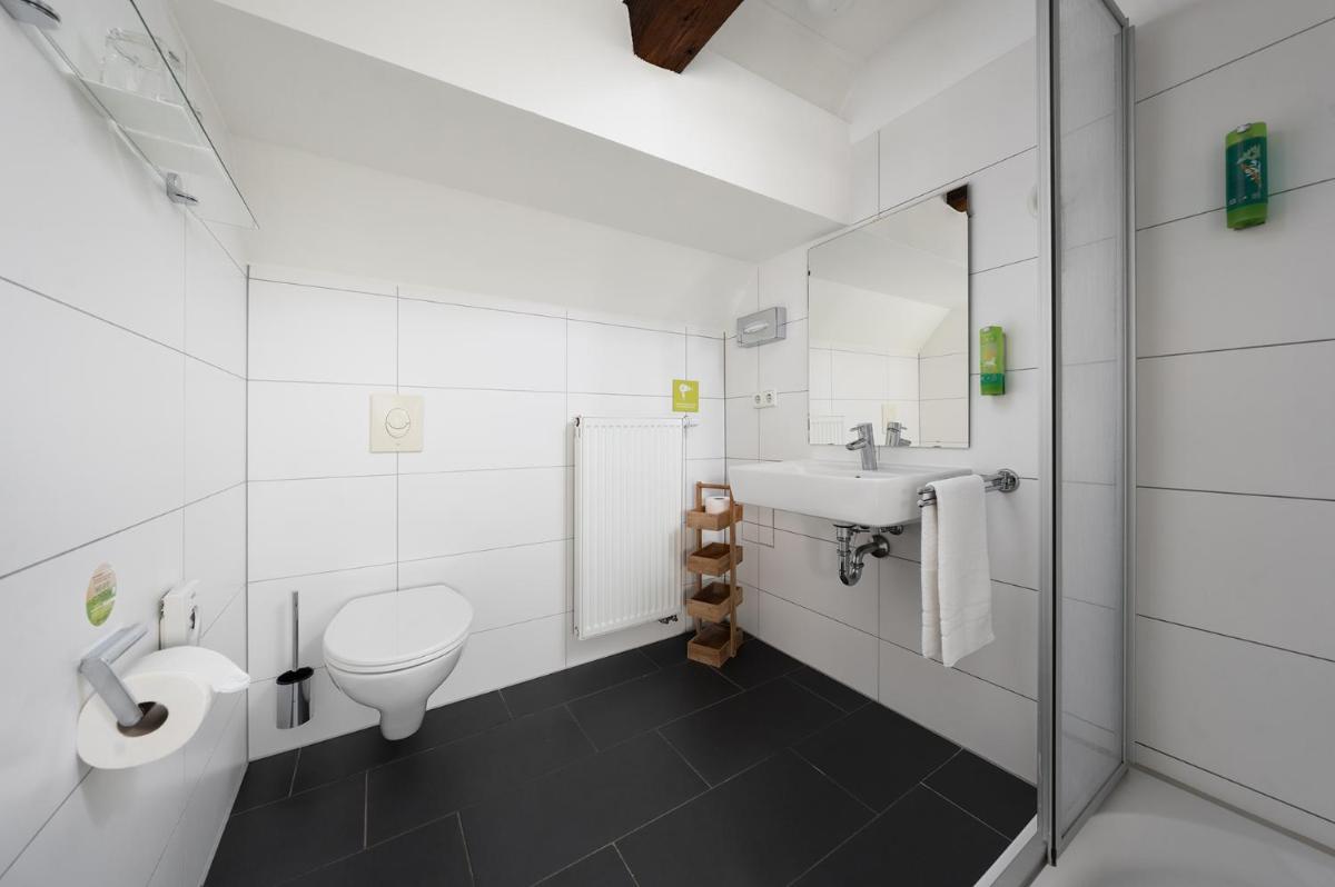 Hotel CampusZwei Komfortable Doppelzimmer & Apartments mit Küche Zentral in Ludwigsburg ideal für Business & Langzeitaufenthalte 24h Check in Kinder bis 14 Jahre übernachten kostenlos - Hizvo