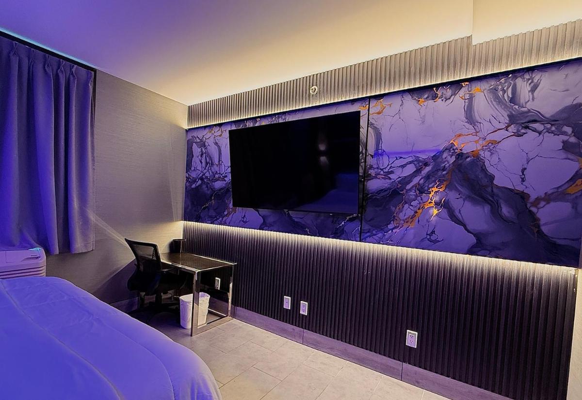 Umbrella Hotel Bronx - Housity