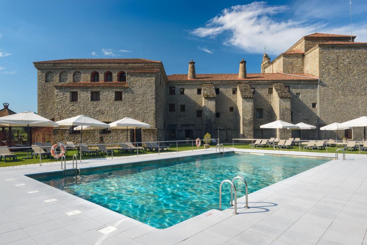 Piscina en o cerca de Hotel & Spa Monasterio de Boltaña